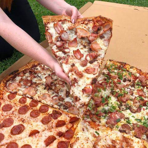 16-Inch Pizza: How Many Slices Does It Have?