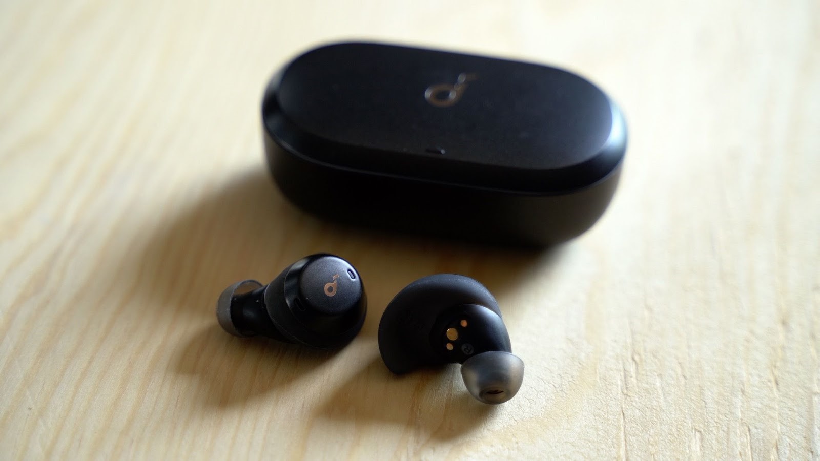Why are earbuds a better alternative to wired headphones?