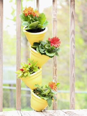 7 DIY Flower Towers That Give Best Look To Your Garden!