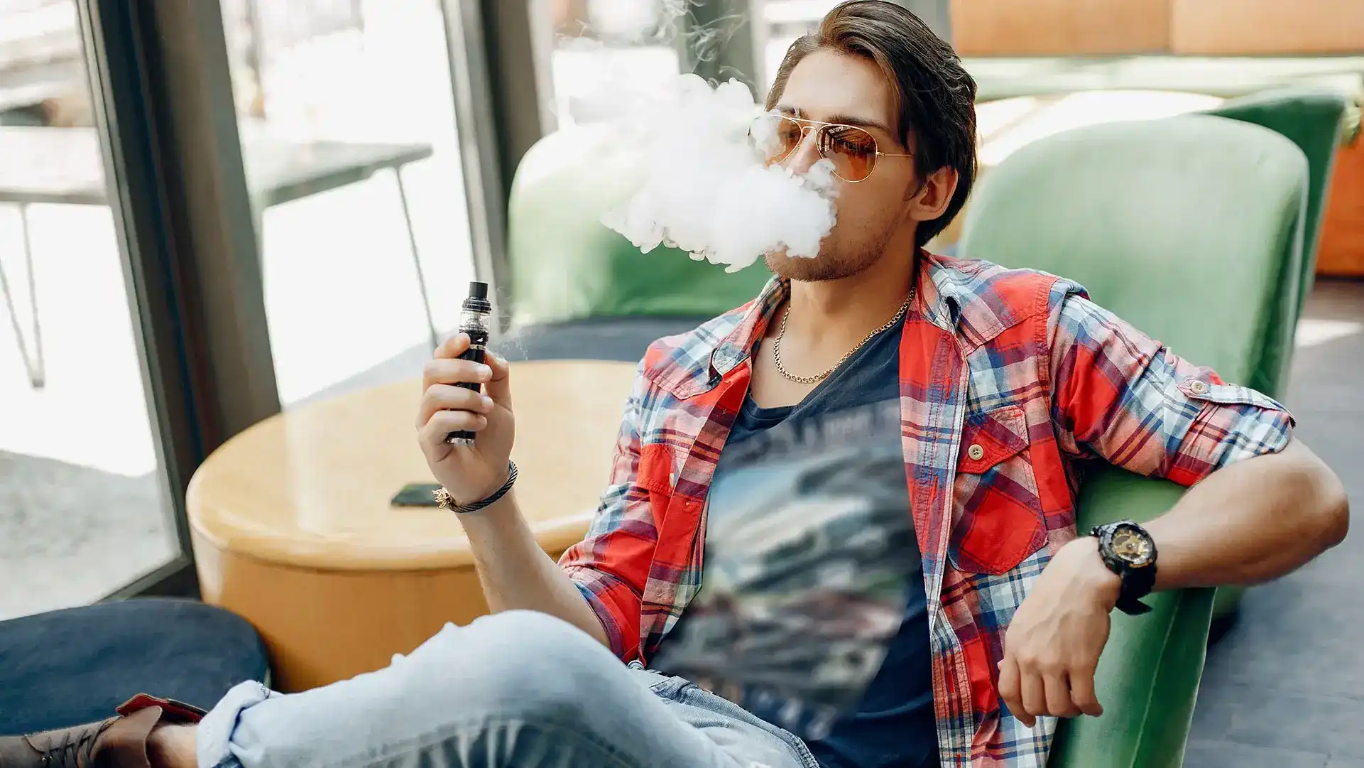 How to Eliminate the Smell of Smoke After Transitioning to Vaping