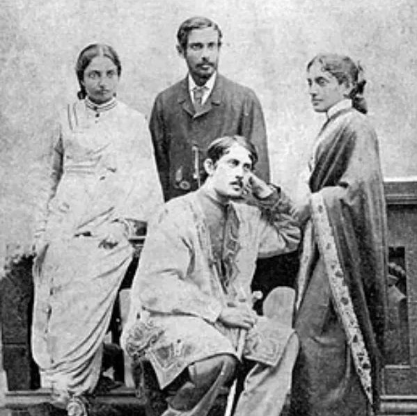 कौन से क्रिकेटर पहले आईएएस अधिकारी थे?